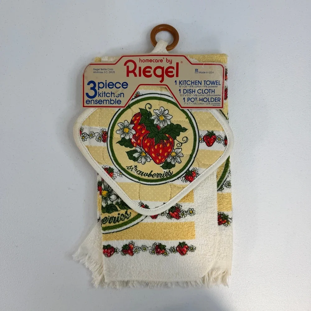 VTG Riegel 3pc Kitchen Ensemble Strawberry Daisy Floral Made USA Lot‎ of 2 NEW